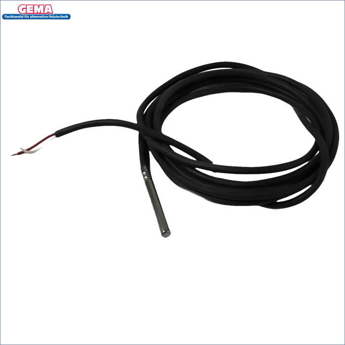 Schwarzes Kabel mit Metallsensor für Temperaturmessung am Lambda-Kessel Attack Kesselfühler